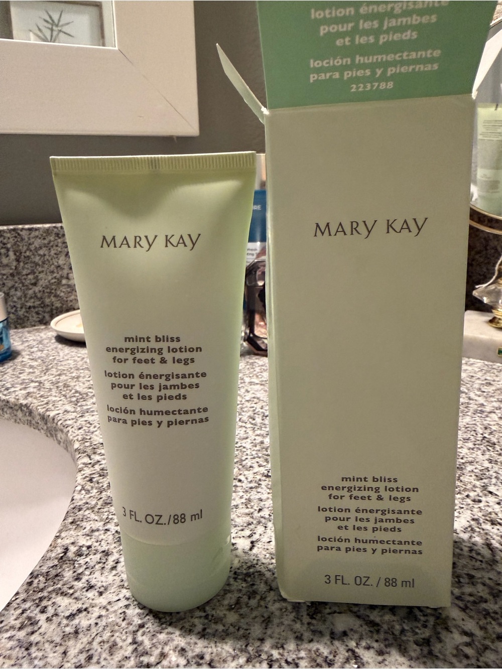 Mary Kay Mint Bliss Energizing Foot & Leg Lotion - Pale Green